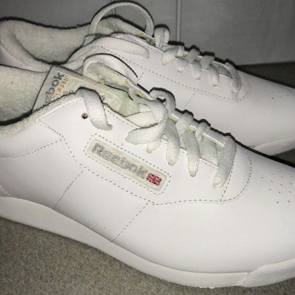 reebok white nursing shoes